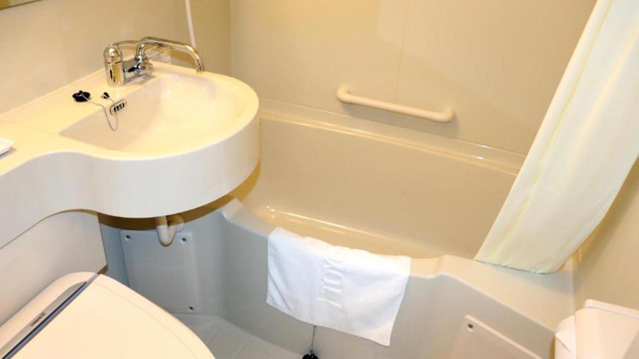 Toyoko Inn Tokyo Keihin Tohoku Sen Oji Eki Kita Guchi Buitenkant foto