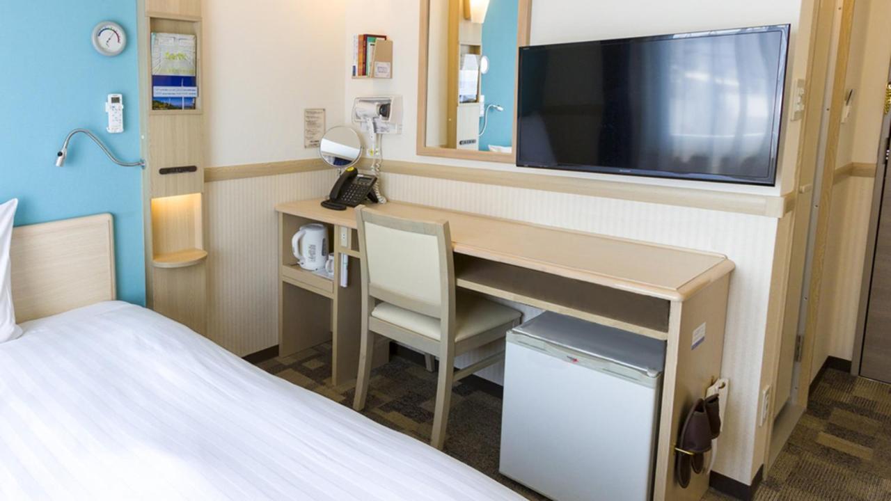 Toyoko Inn Tokyo Keihin Tohoku Sen Oji Eki Kita Guchi Buitenkant foto